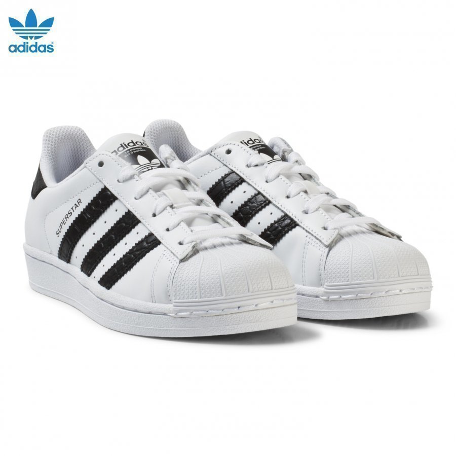 Adidas Originals White And Black Junior Superstar Trainers Lenkkarit