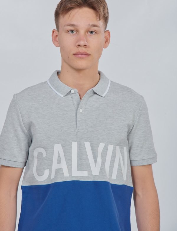 Calvin Klein Pique Calvin Chest Regular Polo Pikee Harmaa