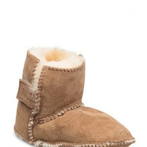 Minnetonka Sheepskin Pug Bootie B